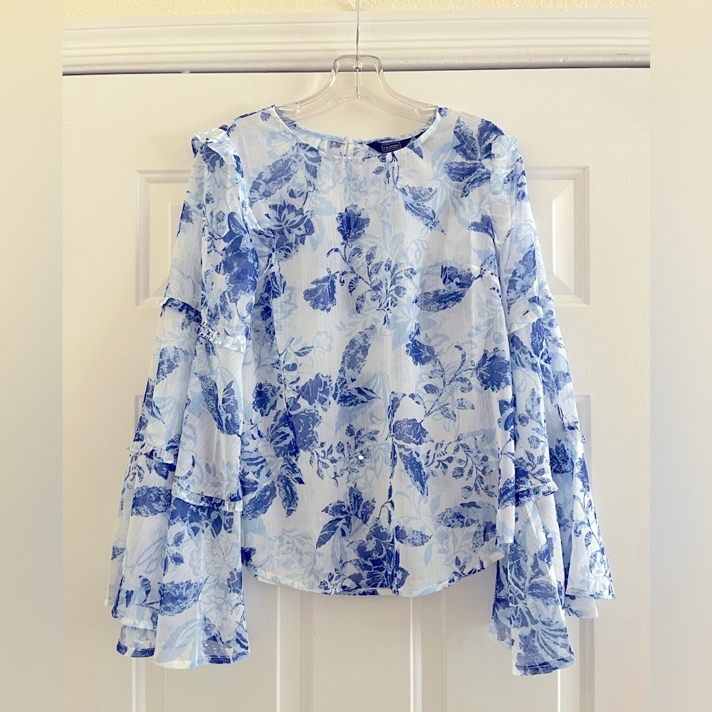 💙 🧡XS Beautiful Top, bell sleeves
                    1 Blue, 1 orange/rust